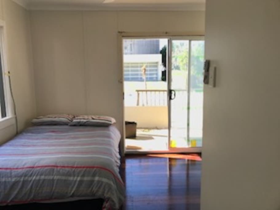 Freshly painted bedroom with own access, beach views, ensuite and air-conditioning