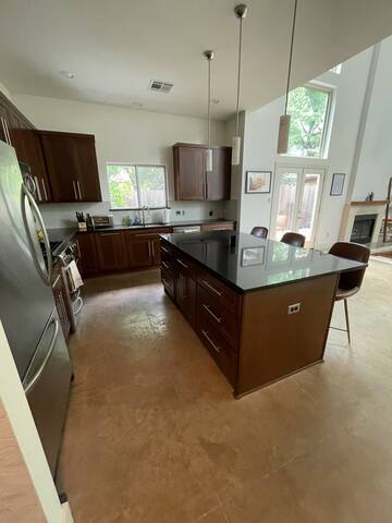 Trendy Loft Home in South of Downtown Austin gallery image 5