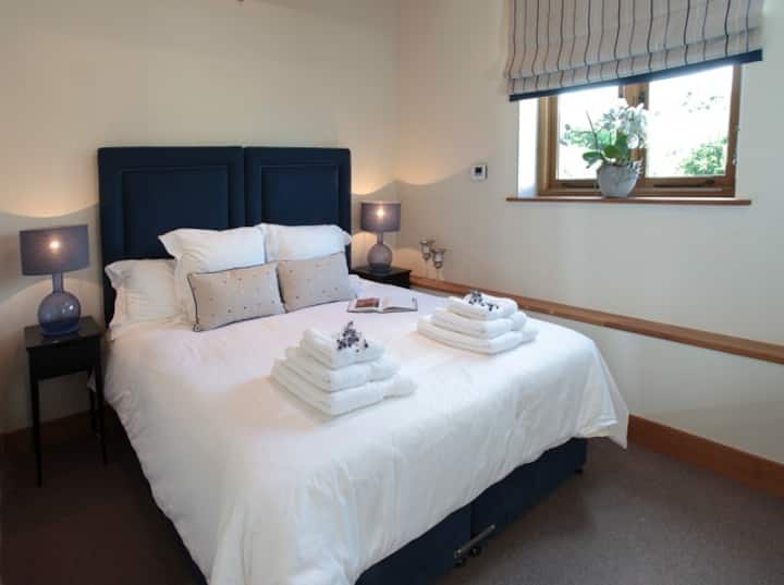 Dormitorio doble con tirolina y cama con enlace. Las camas pueden ser dos individuales o  una súper king.