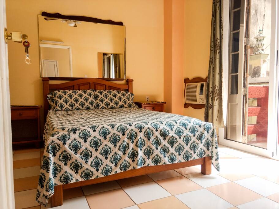 Bright and beautiful bedroom!! Bedroom#1