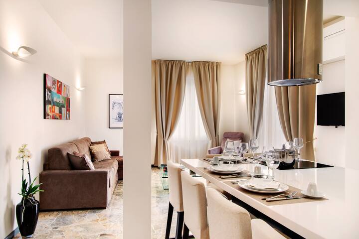 MyFlorenceHoliday Gold Bridge DLX4 with balcony gallery image 2