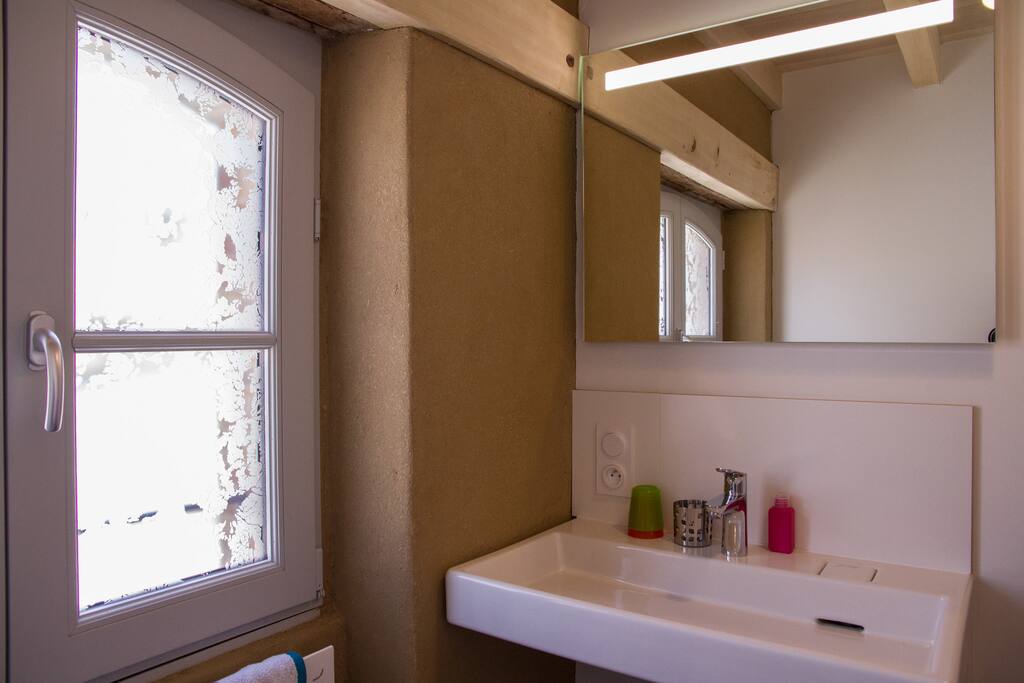 LES 8 B Suite AMO Salle de Bain