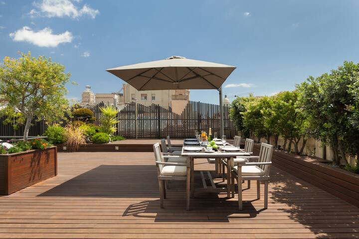 Central luxury penthouse with huge private terrace gallery image 4