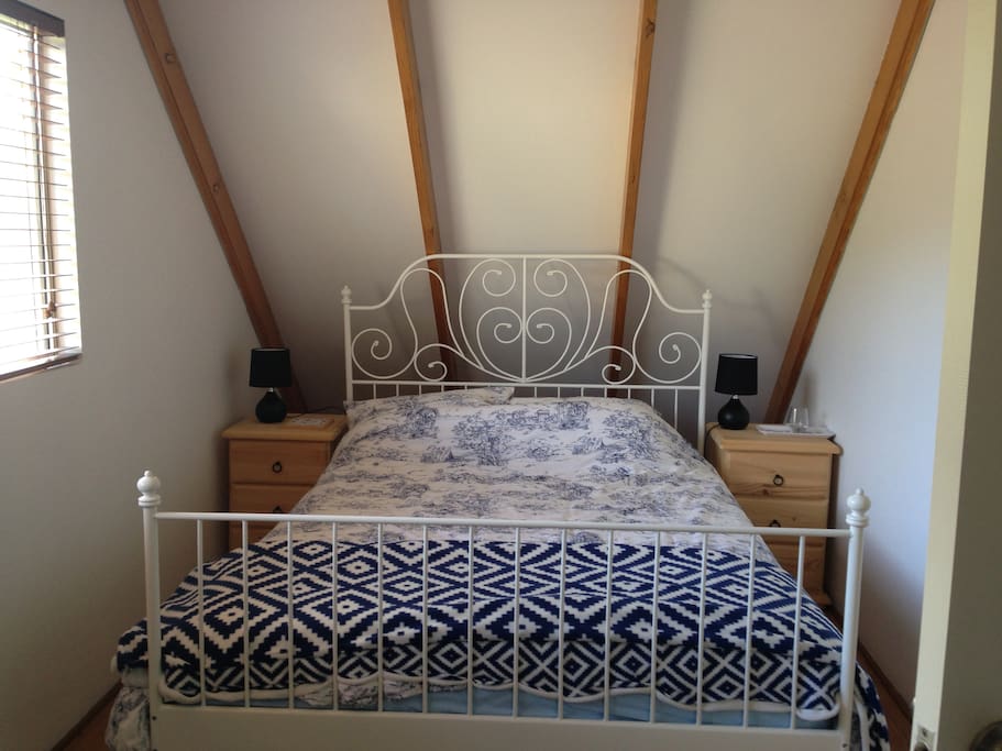 Queen room