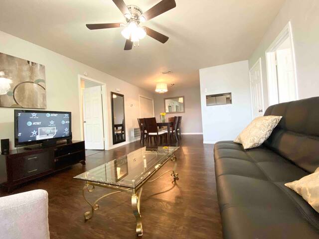 Beautiful apt 2 master bedrooms,20 min to beach