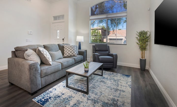 Green Valley Ranch Retreat W/hot Tub & Workspace - Henderson, NV