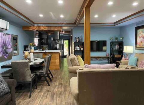 House in Central Area! / Casa en Area Centrica!