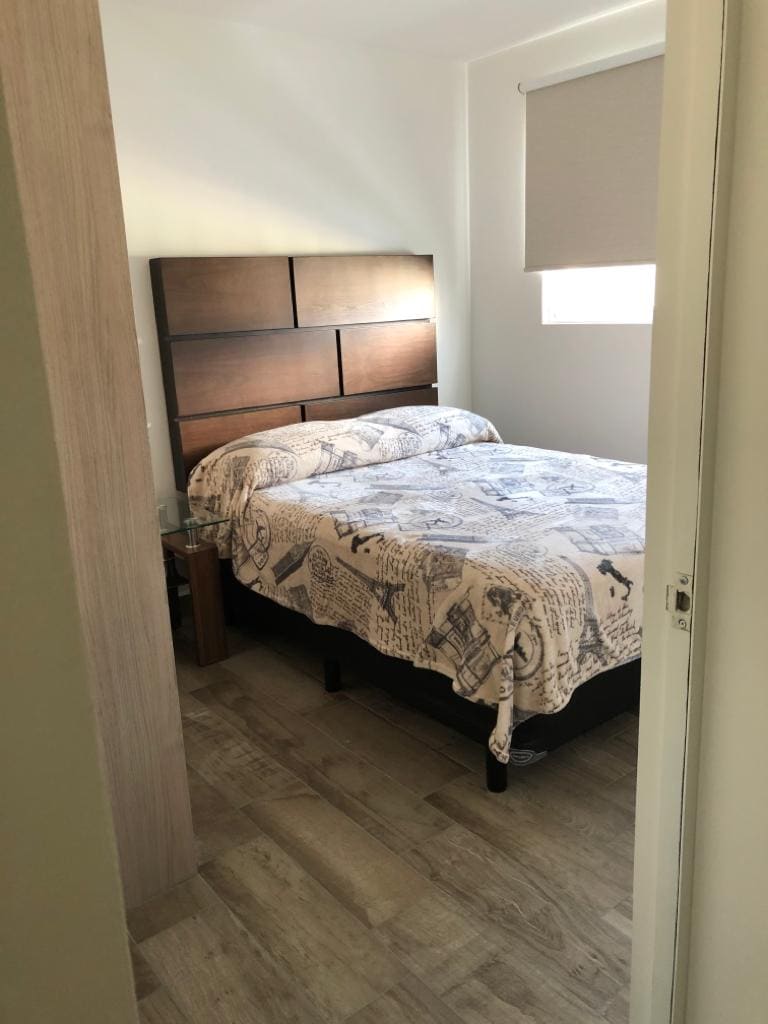 ห้องนอนเตียงใหญ่เหมาะสำหรับการพักผ่อน