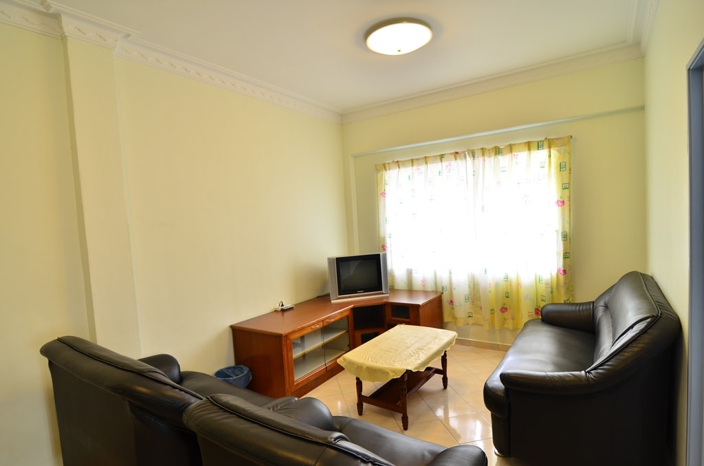 living hall with 3+2+1 couch 