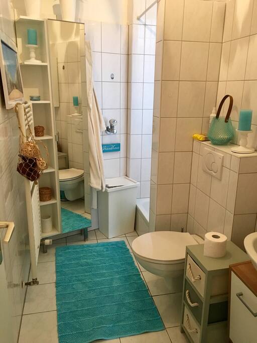 Das türkisfarbene Badezimmer