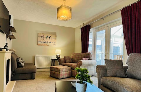 Successful Airbnb property: Sleeps 7 | Jacuzzi | Gym | 2 Parking Spaces in Hereford