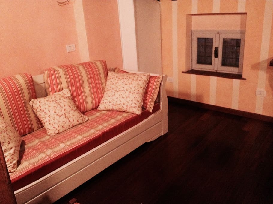 Salotto con divano letto