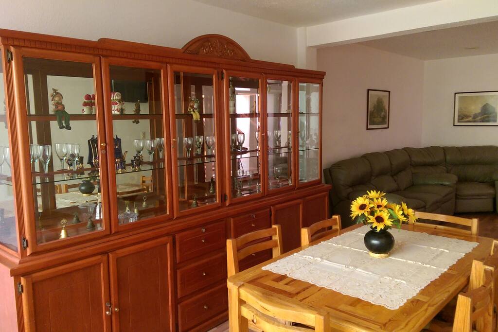 Sala comedor con TV