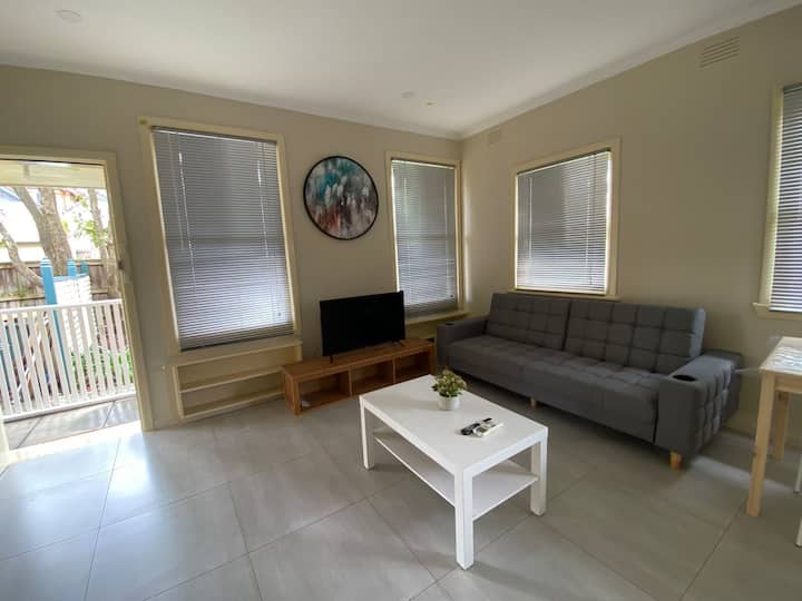 Room C Mitcham Station Queen Bed shared bathroom Houses for Rent in