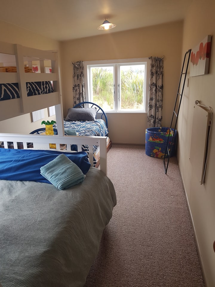 Sleeps 5, double bunk and single with trundler