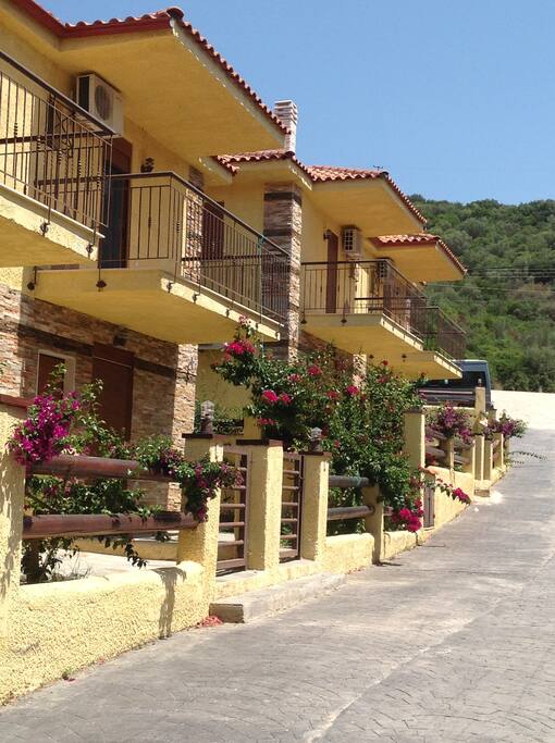 The maisonette has two kitchen, two bathrooms, two bedrooms and, at the main floor, a sofa that converts into a double bed. There are air-cooling systems in both the ground and the first floor.