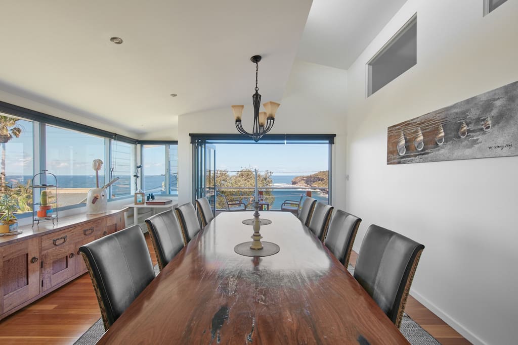 DiningRoom overlooking the 2 beaches Mona and Warriewood