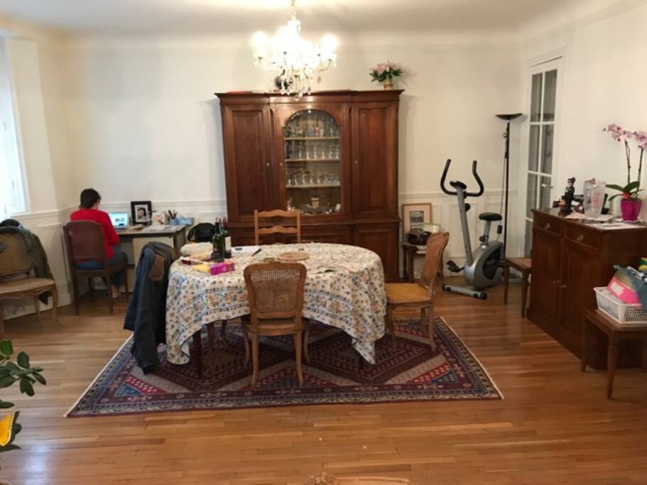 salle a manger (dining room)