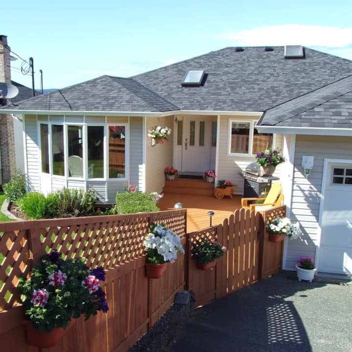 Malcolm Island Vacation Rentals & Homes Mount Waddington A, Canada