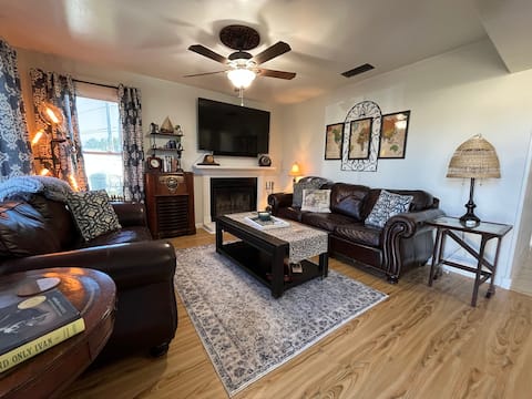 2 downstairs apartments! Pet friendly!