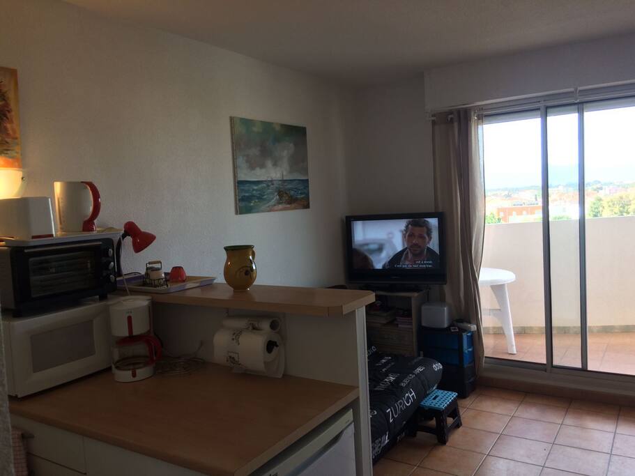 chambre et coin cuisine