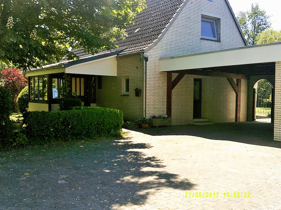 Haus von der Straßenseite