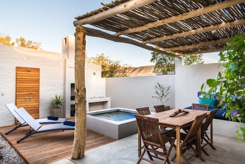 Luxurious & comfortable 2 bed house (private pool)