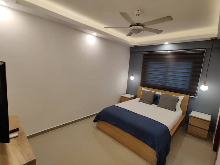 Main bedroom with a ceiling fan and an air conditioner