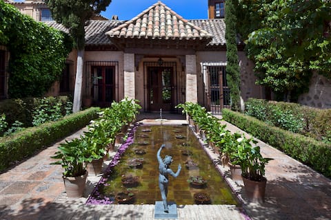 FAB PALACE IMPRESSIVE VIEWS PRIVATE POOL CATHEDRAL