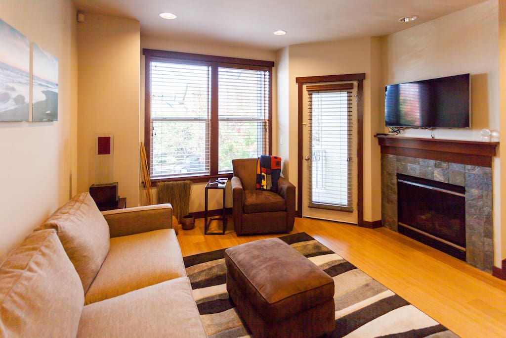 After a busy day of touring the city, relax in front of the fireplace or watch a movie on Netflix or HBO