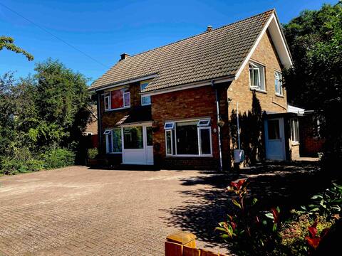 Private top floor and large driveway for 6 cars