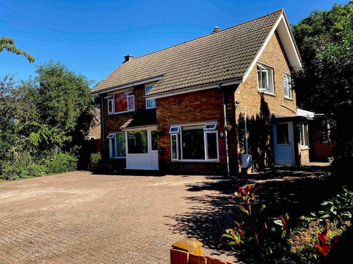 Rent entire top floor close to town centre. Houses for Rent in