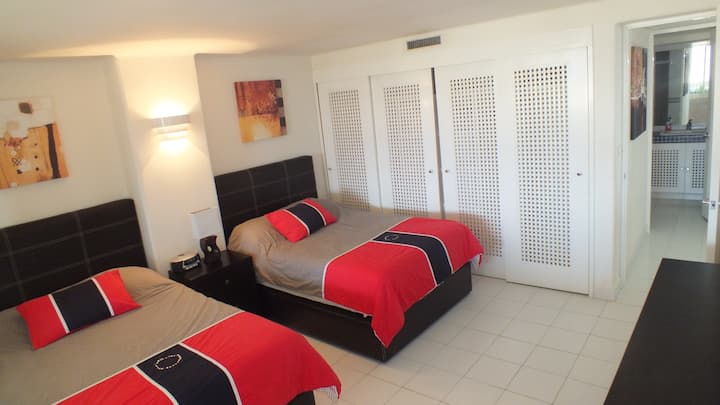 Segunda recámara con dos camas matrimoniales