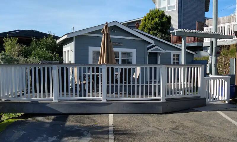 Renovated Deluxe Family Cottage by the Beach gallery image 3