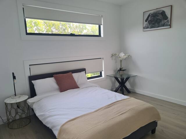 2 Houses Retreat (10 & 12) gallery image 5