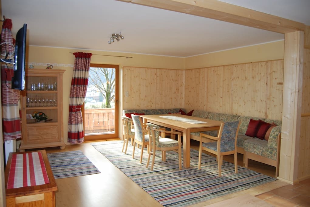 Living room and entrance to the balcony