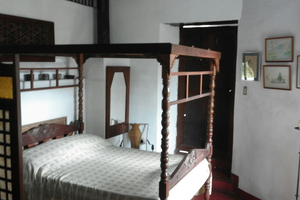 traditional bedroom