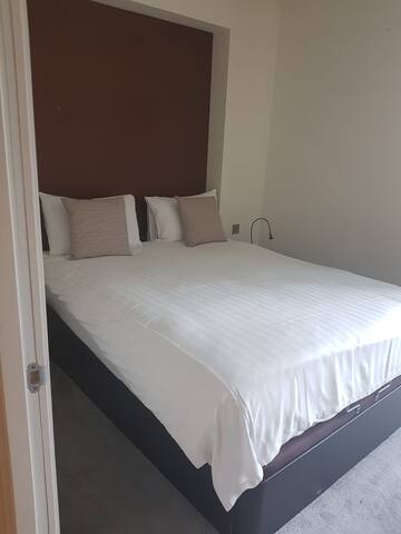 Wonderful 2bed Stunning views gallery image 3