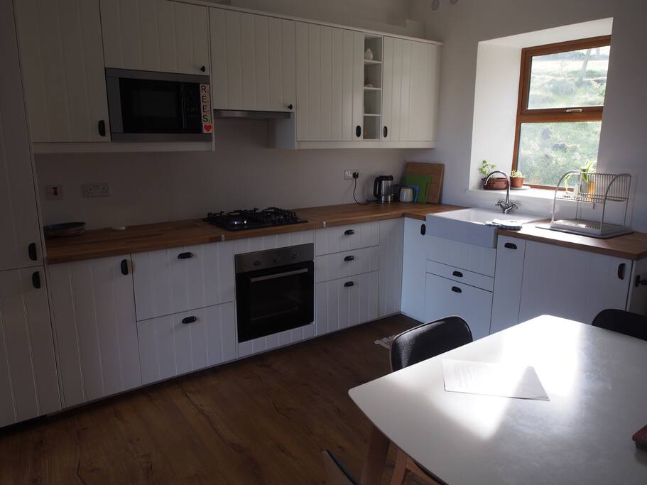 Fully equipped kitchen to make tasty meals at home, or head to the village for a pint and some Irish stew.