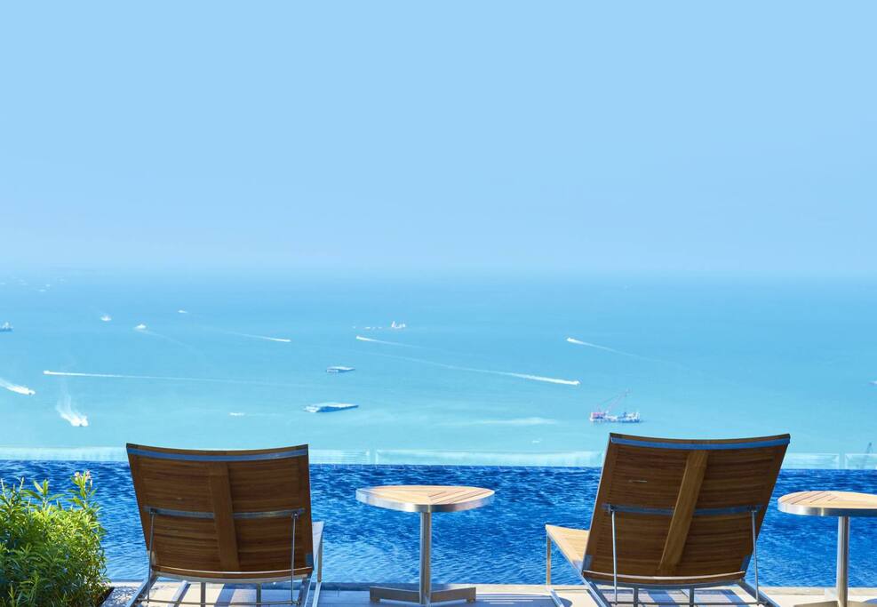 Beautiful Sea View on Infinity Swimming Pool