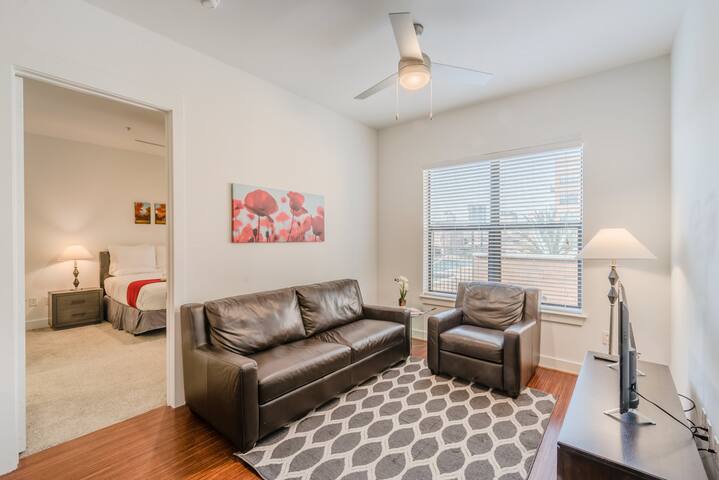 2 Bedroom Apartment|2 Queen Beds|Walk Score 95/100|West Village Uptown