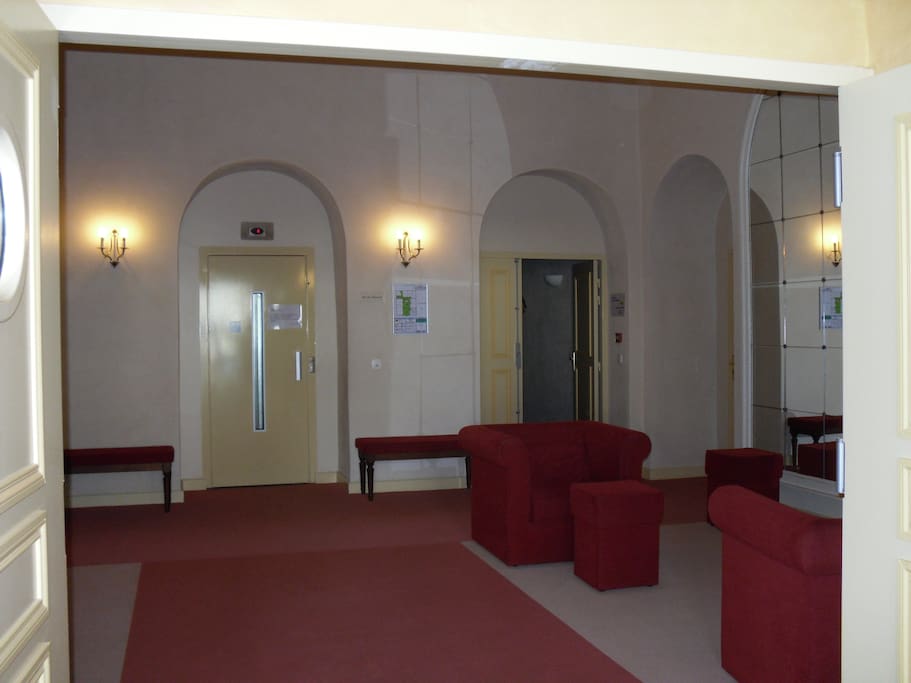 hall de l'immeuble avec accès wifi