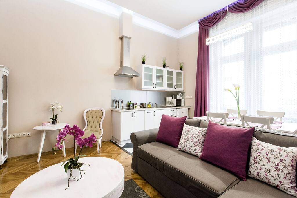 Living room with American style kitchen