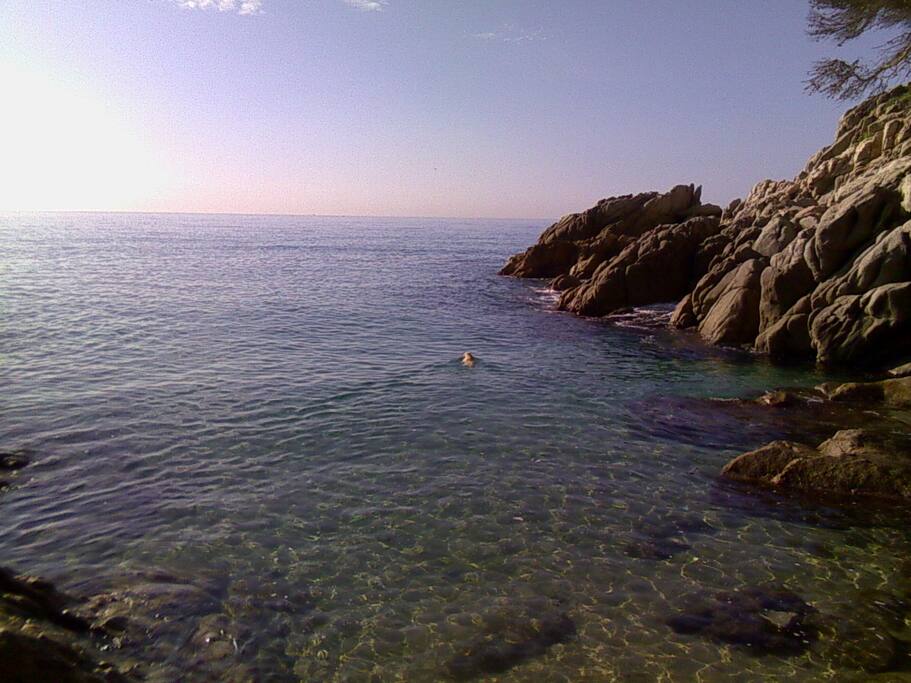 Camino de ronda con acceso a calas y vistas espectaculares
