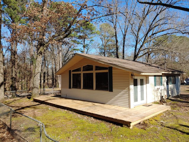 Spacious Cabin at Millwood Lake - Cabins for Rent in ...