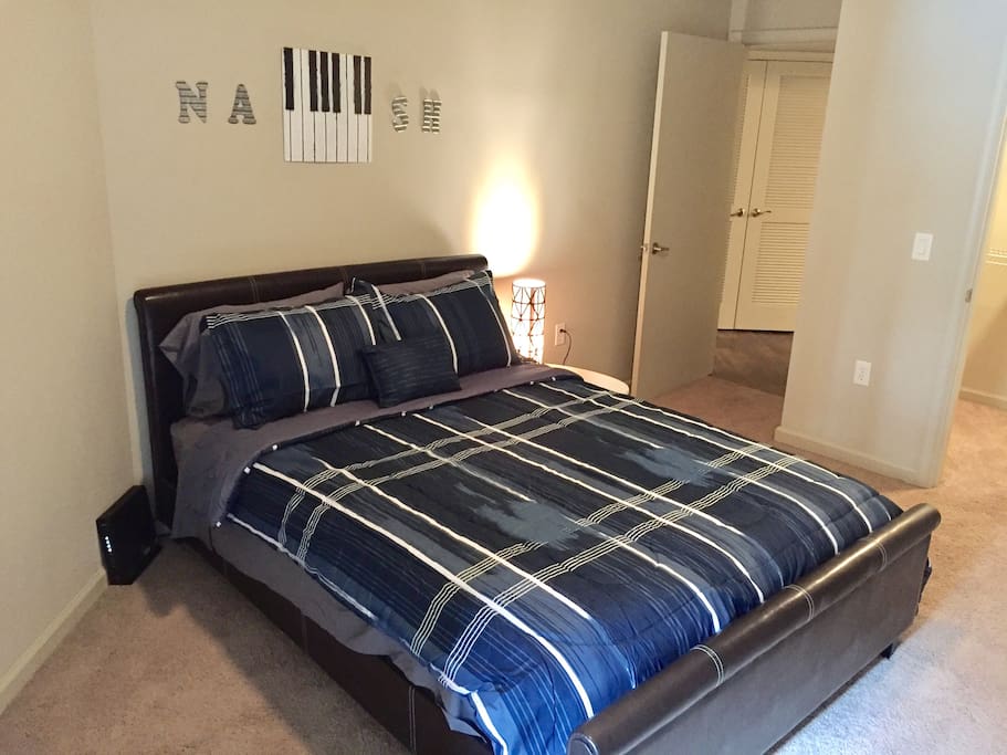 Bedroom 1 queen bed!