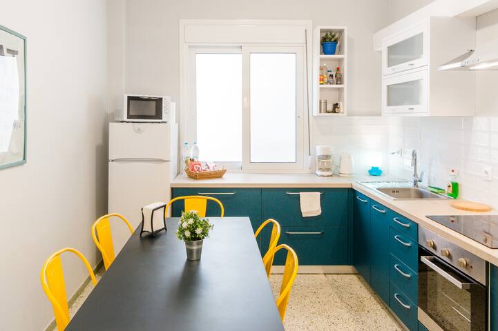 Cheerful Art-Filled Apartment with a Parthenon View gallery image 4