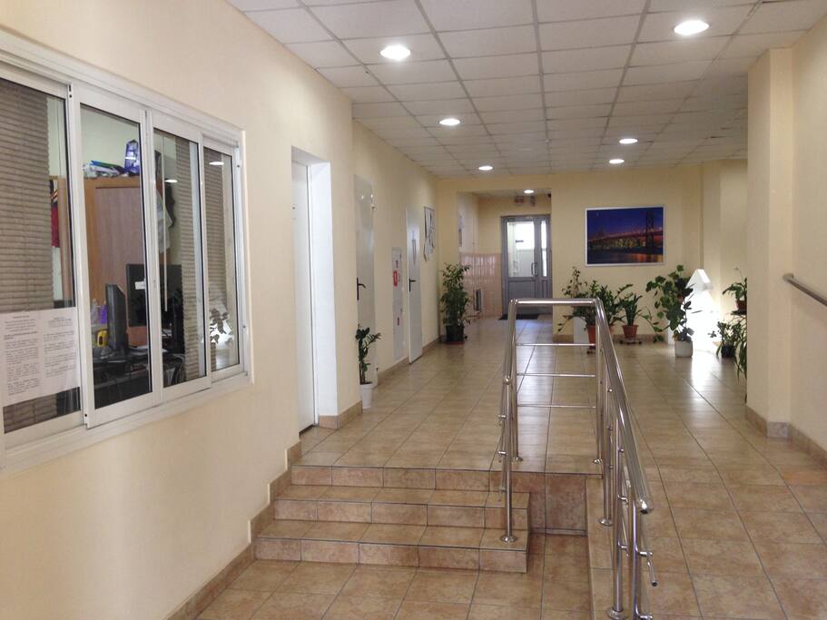 Холл (Hall)