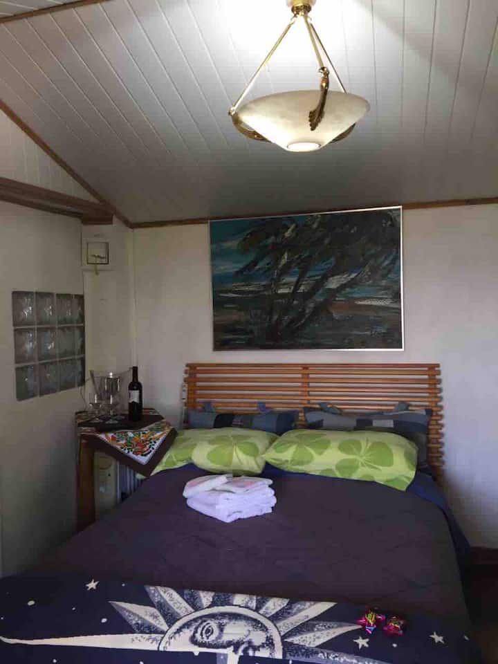 Double bed with thermal sheet.