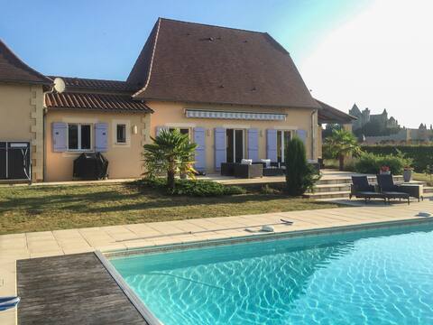 High quality villa with air con and heated pool